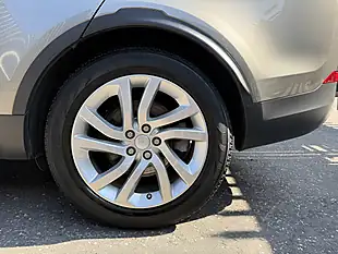 Used 2017 Land Rover Discovery Se Silver - Interior and Exterior details 6