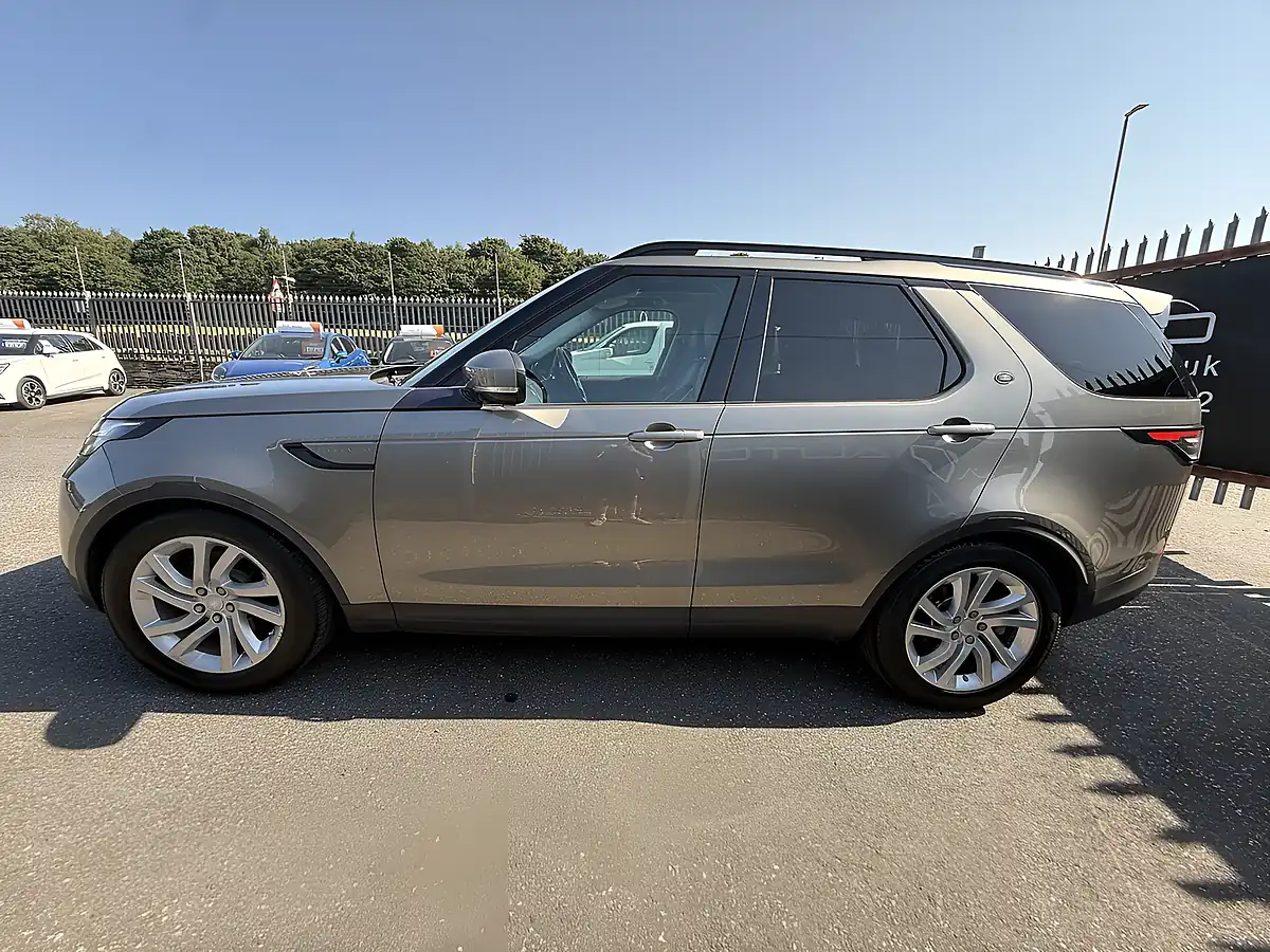 Used 2017 Land Rover Discovery Se Silver - Interior and Exterior details 7