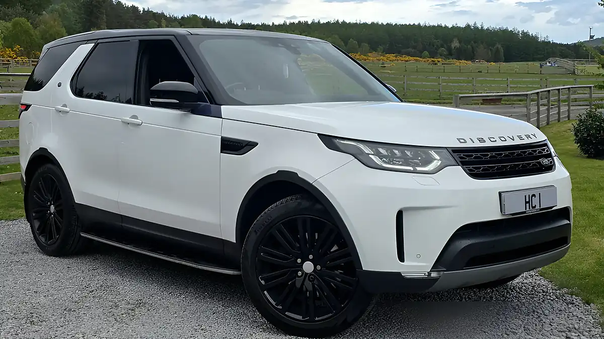 Used 2017 Land Rover Discovery Se White - Front View