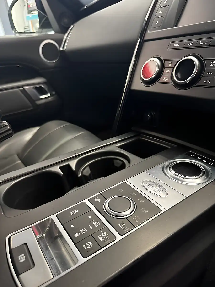 Used 2017 Land Rover Discovery Se White - Interior and Exterior details 12