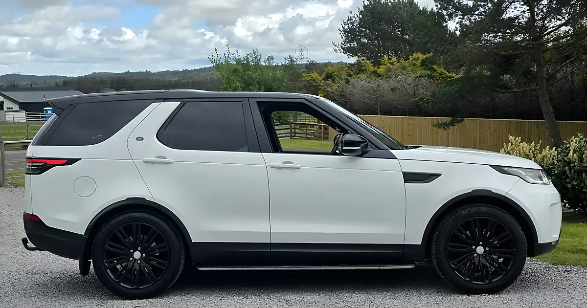 Used 2017 Land Rover Discovery Se White - Interior and Exterior details 2