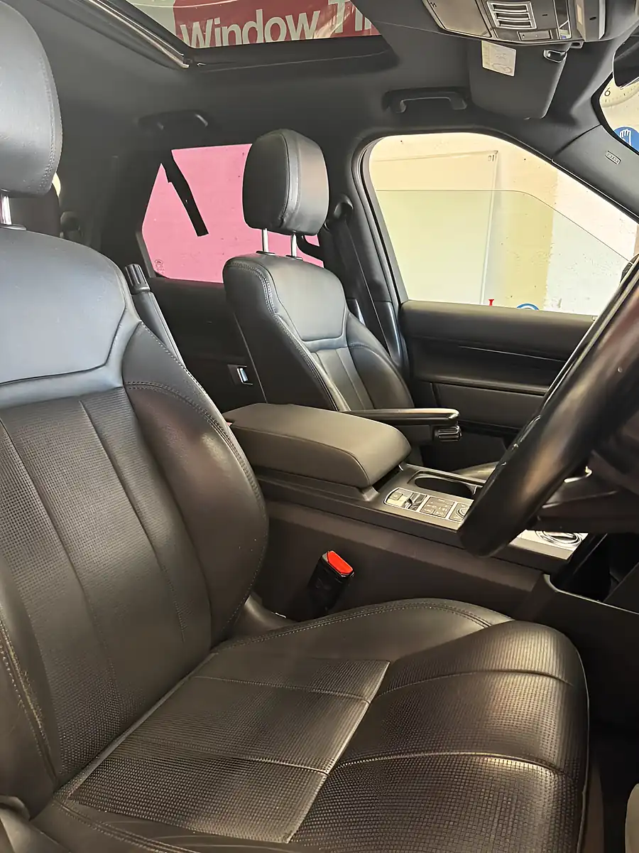 Used 2017 Land Rover Discovery Se White - Interior and Exterior details 7