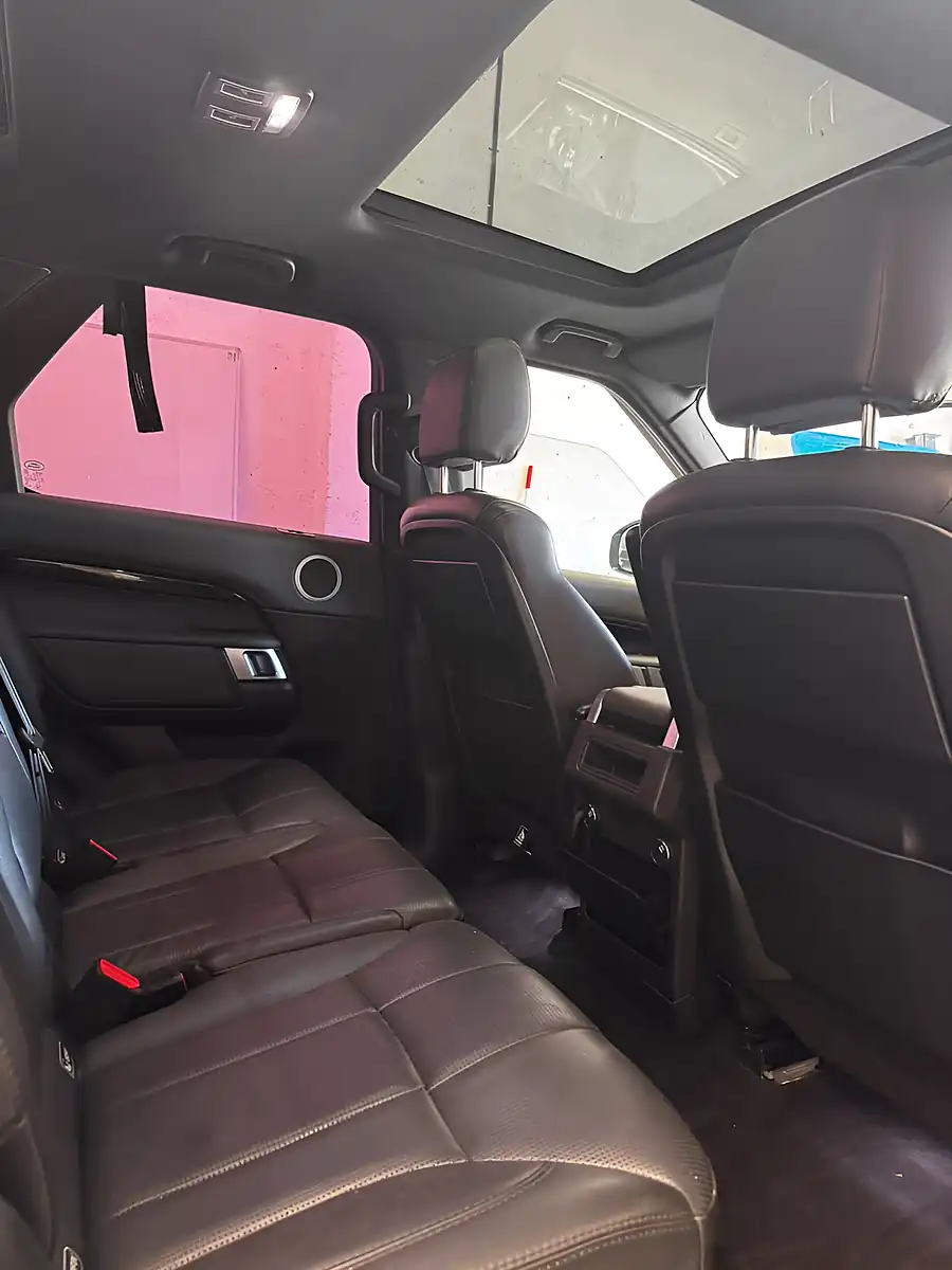 Used 2017 Land Rover Discovery Se White - Interior and Exterior details 8