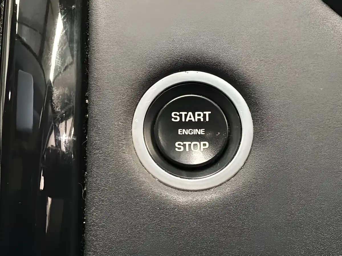 Used 2017 Land Rover Discovery Se White - Interior and Exterior details 14