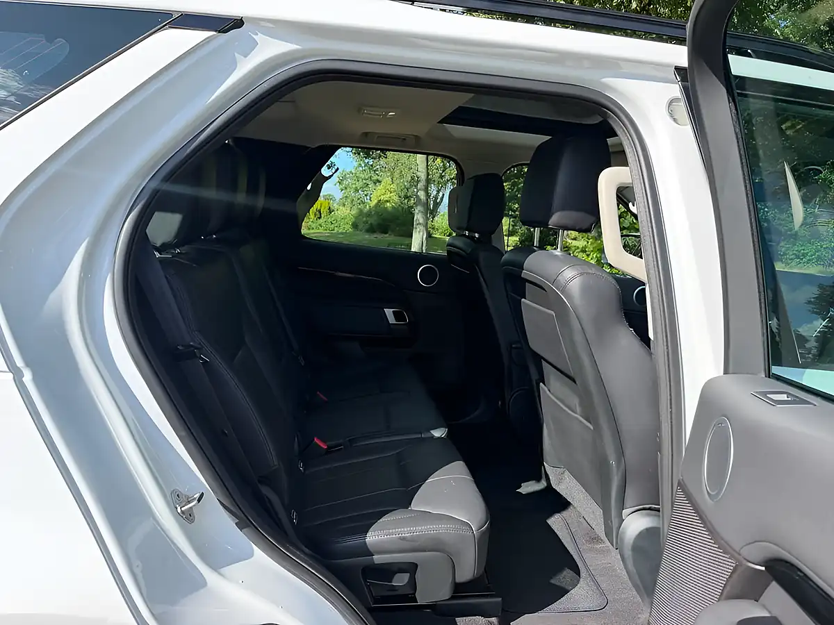 Used 2017 Land Rover Discovery Se White - Interior and Exterior details 10