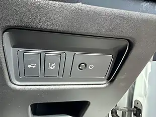 Used 2017 Land Rover Discovery Se White - Interior and Exterior details 19