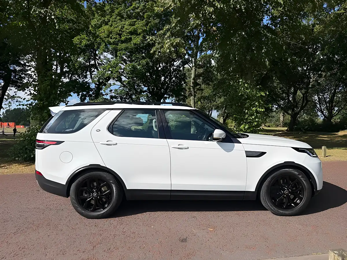 Used 2017 Land Rover Discovery Se White - Interior and Exterior details 2