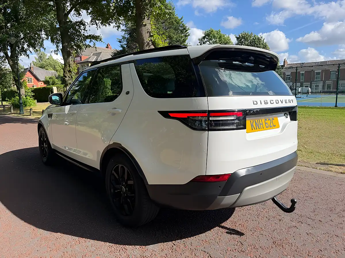 Used 2017 Land Rover Discovery Se White - Interior and Exterior details 3
