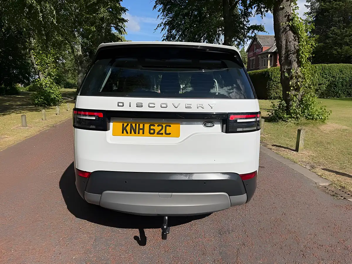 Used 2017 Land Rover Discovery Se White - Interior and Exterior details 4