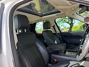Used 2017 Land Rover Discovery Se White - Interior and Exterior details 9
