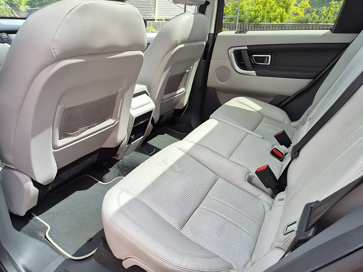 Used 2017 Land Rover Discovery Sport Hse Black Black - Interior and Exterior details 10