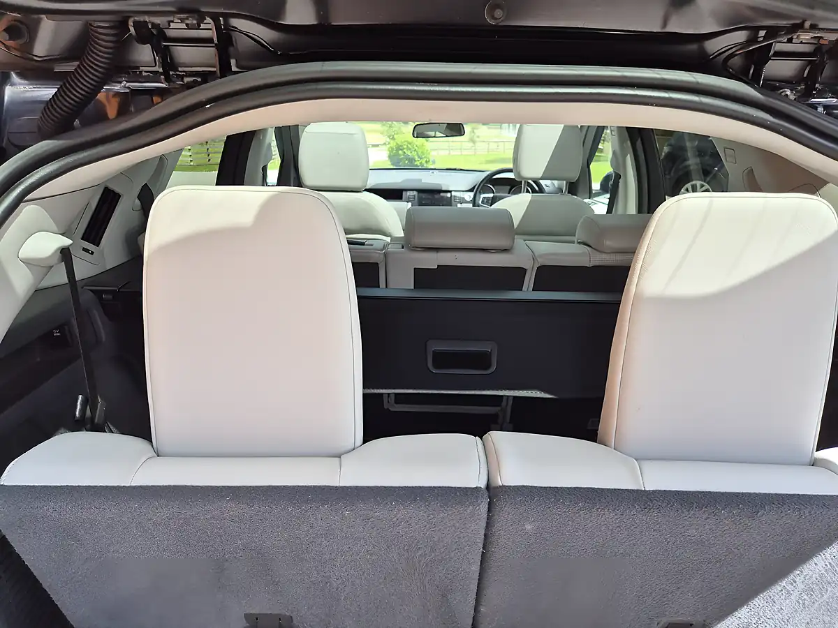 Used 2017 Land Rover Discovery Sport Hse Black Black - Interior and Exterior details 11