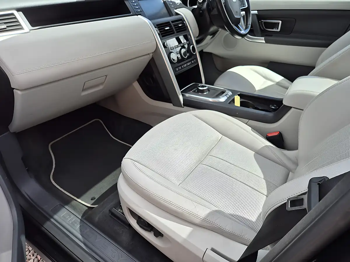 Used 2017 Land Rover Discovery Sport Hse Black Black - Interior and Exterior details 7
