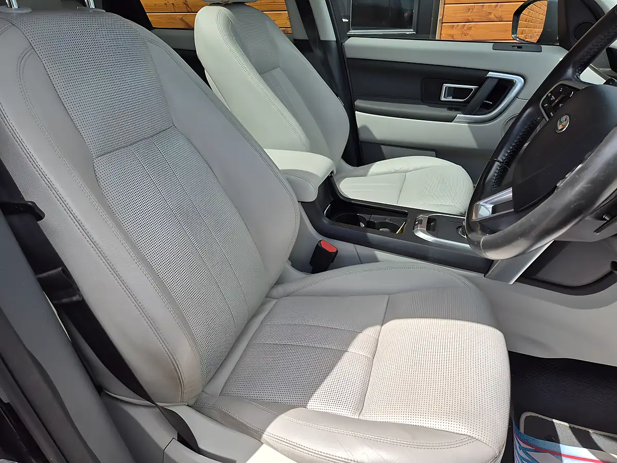 Used 2017 Land Rover Discovery Sport Hse Black Black - Interior and Exterior details 9