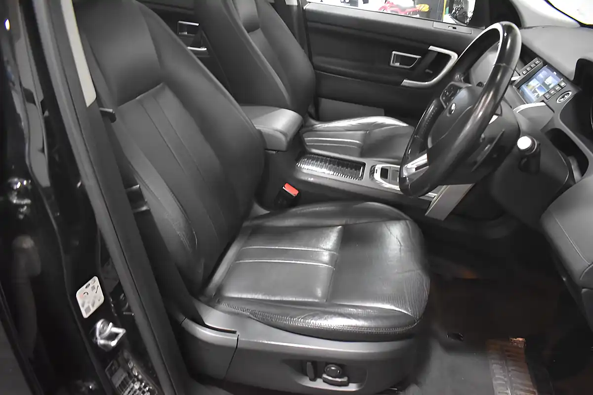 Used 2017 Land Rover Discovery Sport Hse Black Black - Interior and Exterior details 10