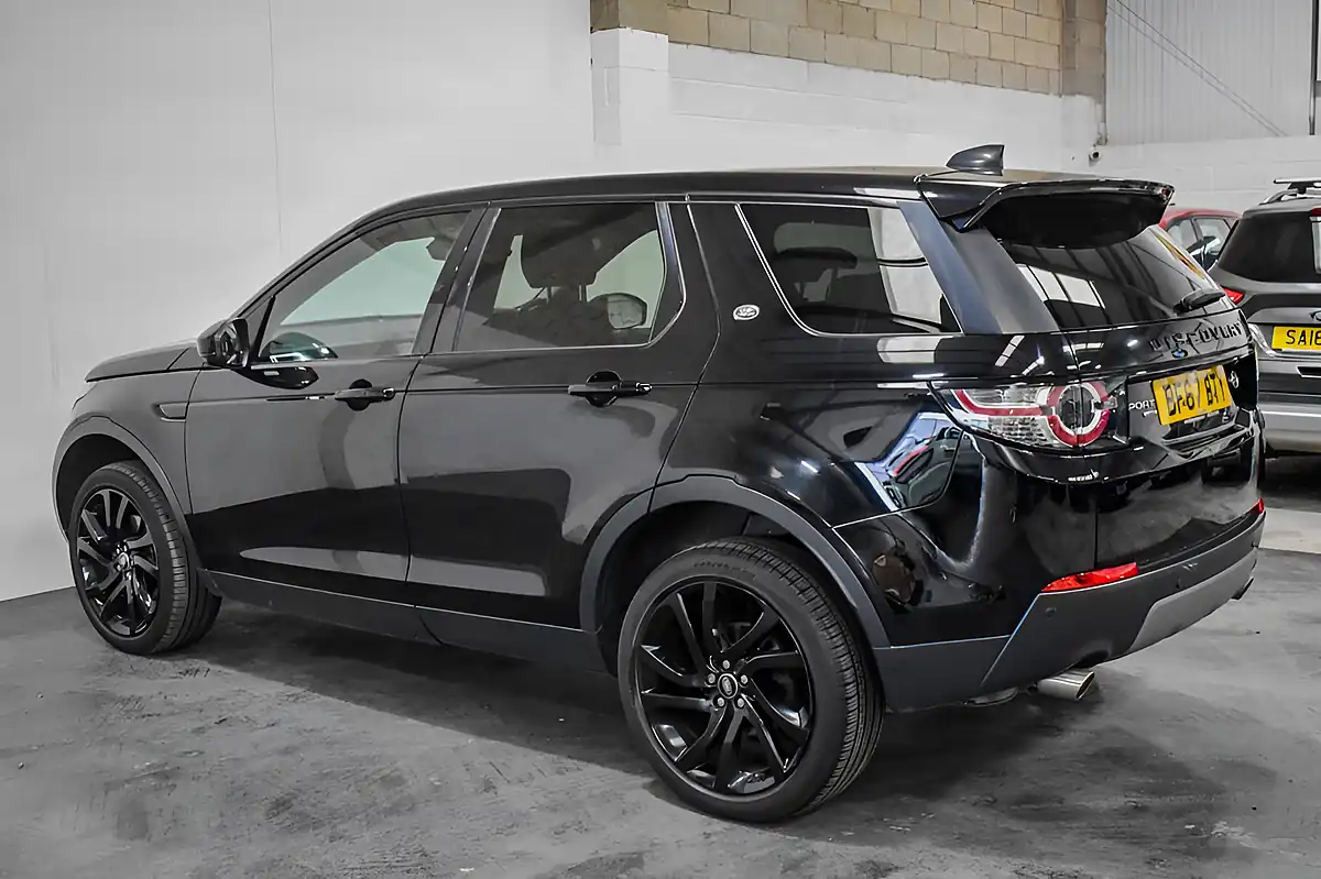 Used 2017 Land Rover Discovery Sport Hse Black Black - Interior and Exterior details 8