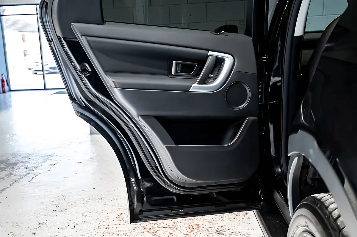Used 2017 Land Rover Discovery Sport Hse Black - Interior and Exterior details 16