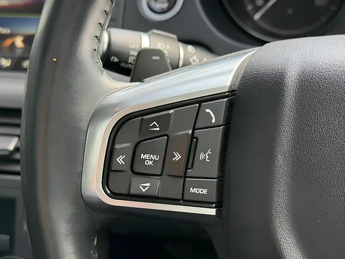 Used 2017 Land Rover Discovery Sport Hse Black - Interior and Exterior details 16