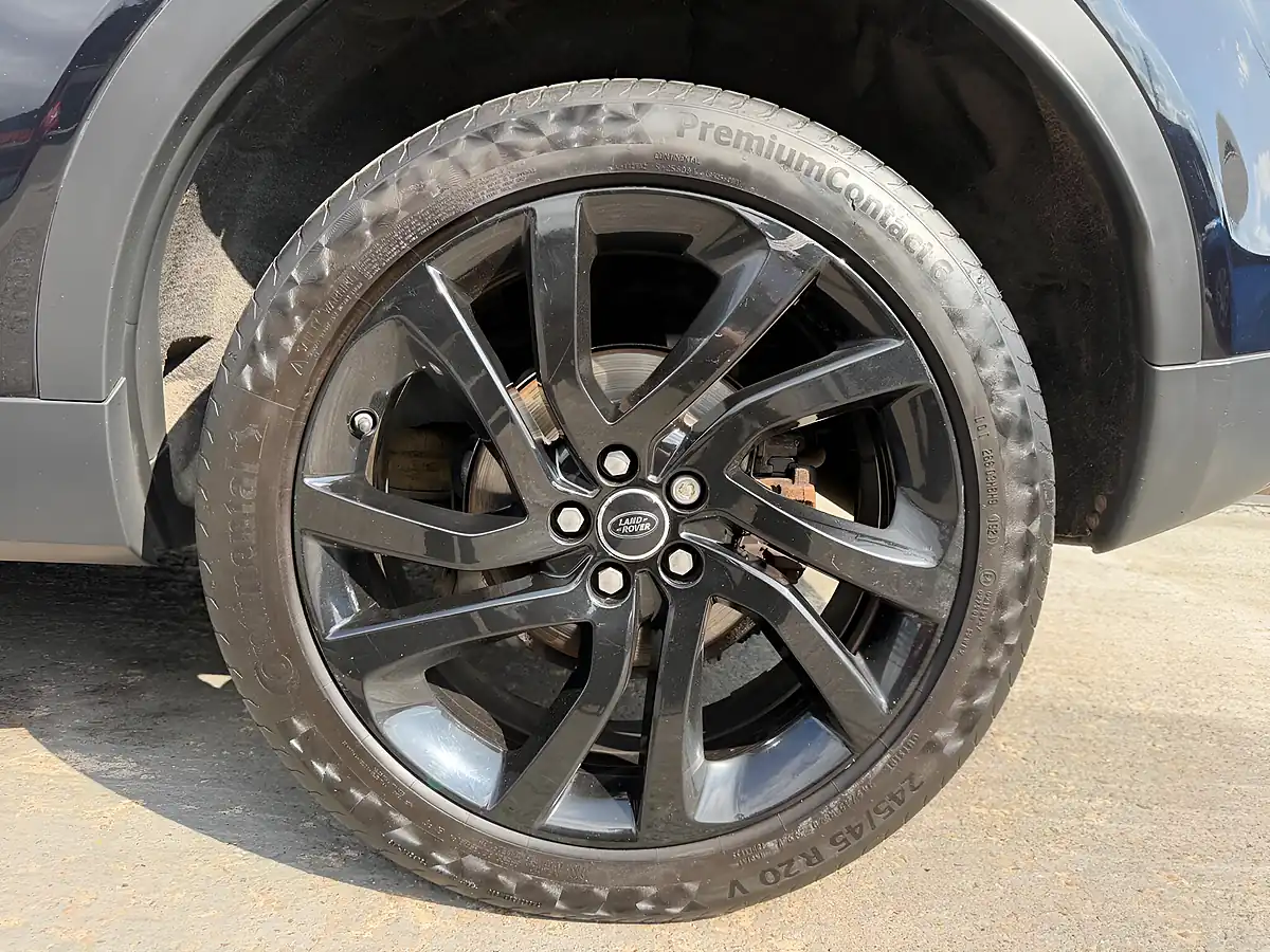 Used 2017 Land Rover Discovery Sport Hse Black - Interior and Exterior details 19