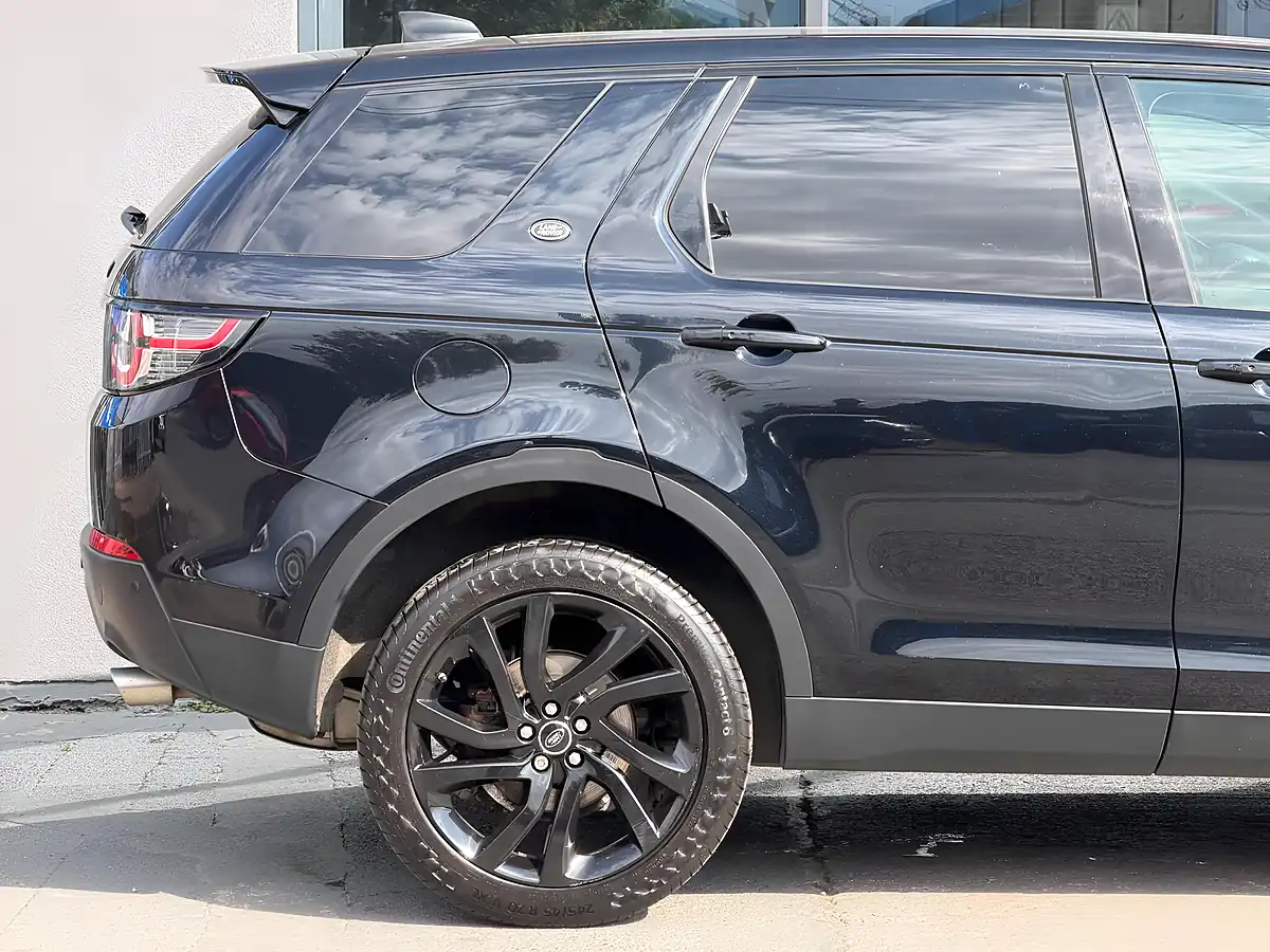 Used 2017 Land Rover Discovery Sport Hse Black - Interior and Exterior details 8