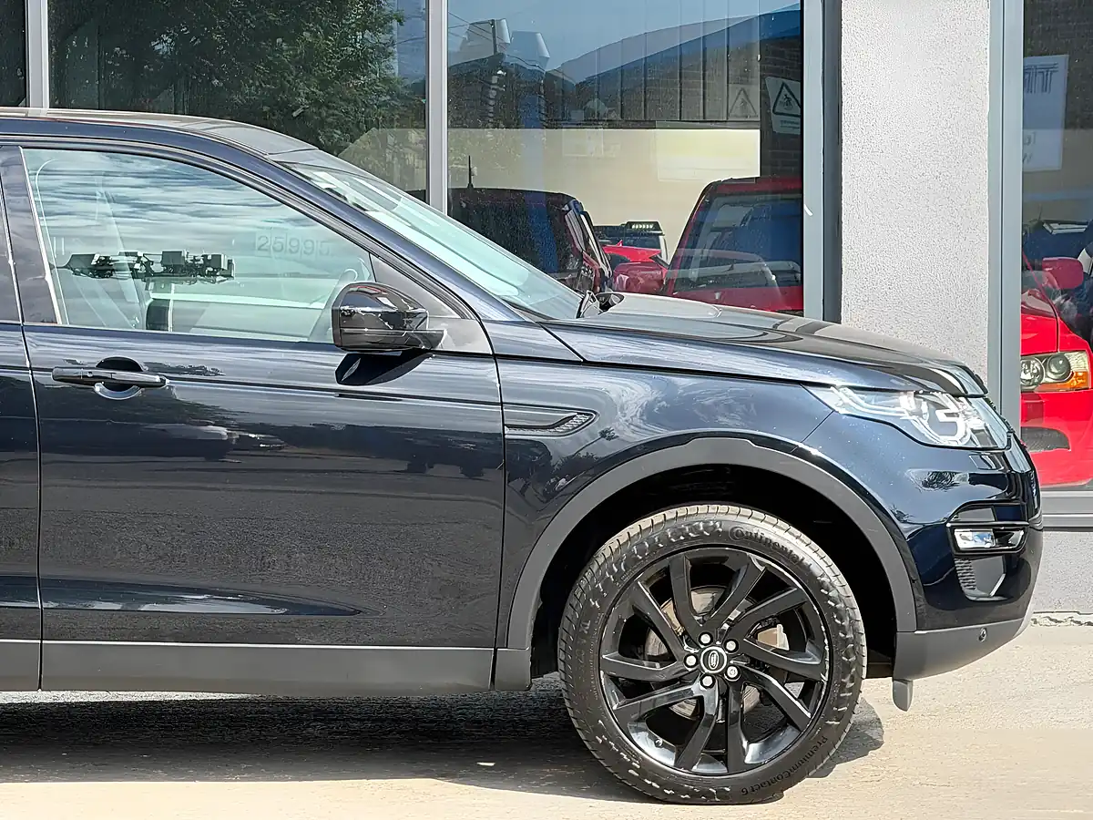 Used 2017 Land Rover Discovery Sport Hse Black - Interior and Exterior details 9