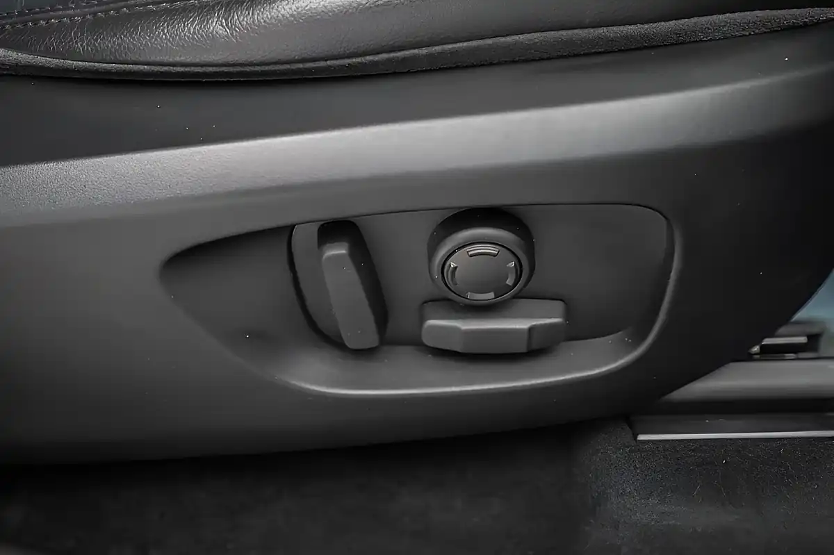 Used 2017 Land Rover Discovery Sport Hse Black - Interior and Exterior details 10