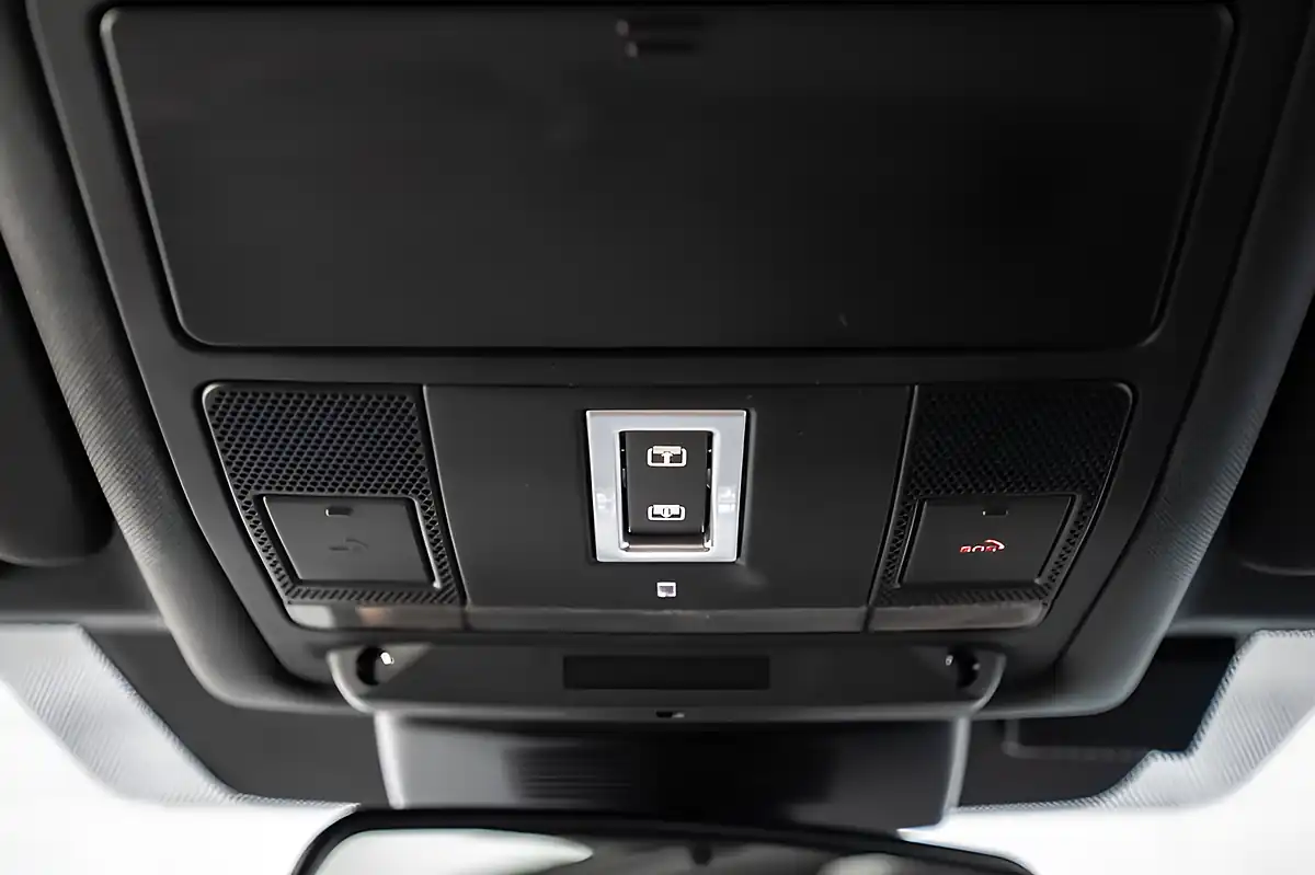 Used 2017 Land Rover Discovery Sport Hse Black - Interior and Exterior details 18