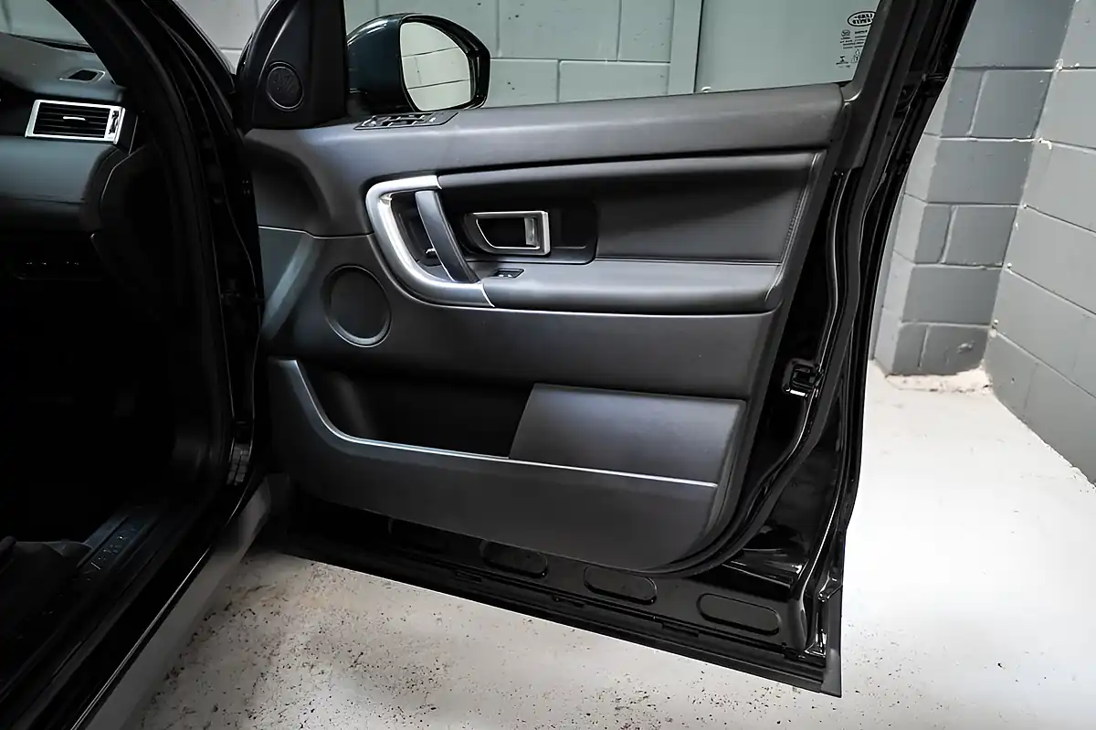 Used 2017 Land Rover Discovery Sport Hse Black - Interior and Exterior details 8