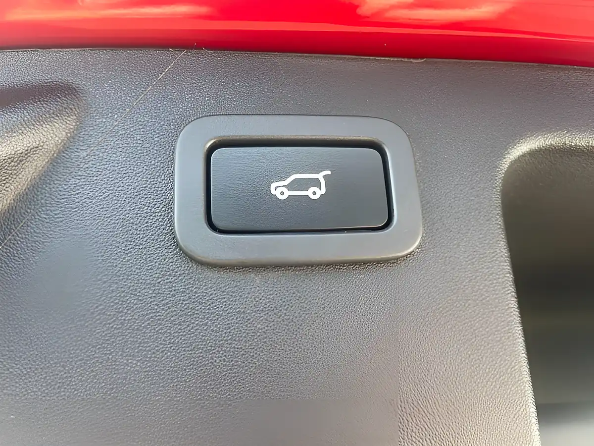Used 2017 Land Rover Discovery Sport Hse Black Red - Interior and Exterior details 17