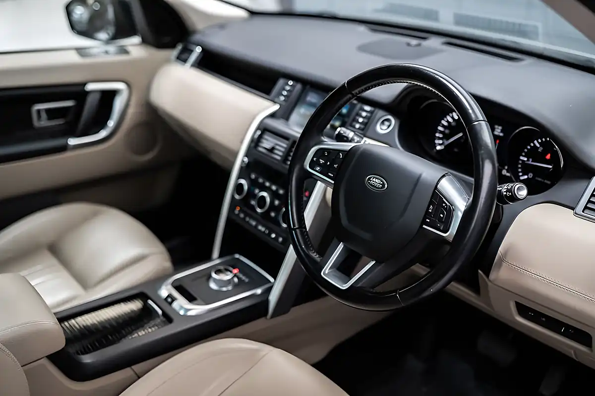 Used 2017 Land Rover Discovery Sport Hse Blue - Interior and Exterior details 9