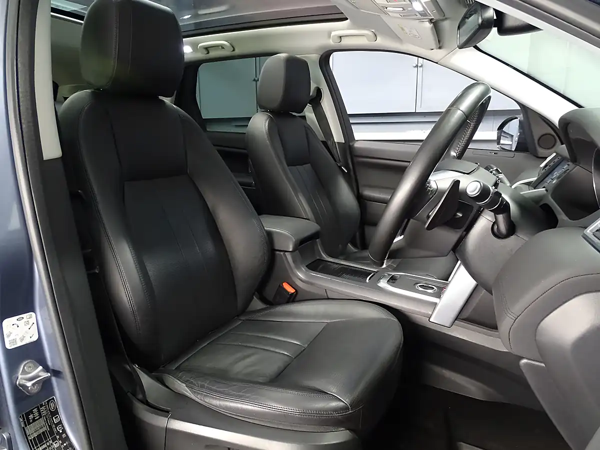Used 2017 Land Rover Discovery Sport Hse Byron Blue Metallic - Interior and Exterior details 17