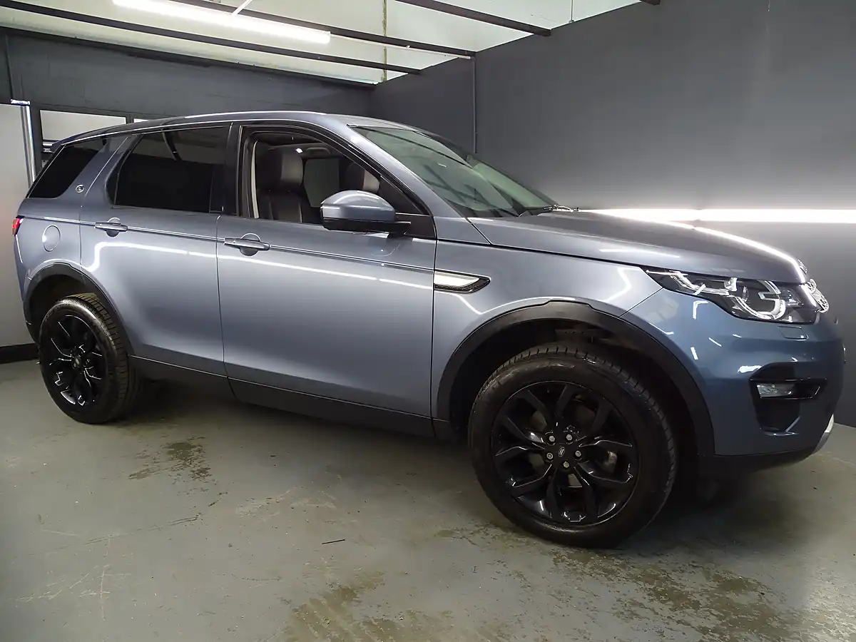 Used 2017 Land Rover Discovery Sport Hse Byron Blue Metallic - Interior and Exterior details 3