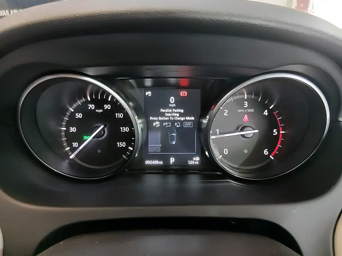 Used 2017 Land Rover Discovery Sport Hse Dynamic Lux Black - Interior and Exterior details 15