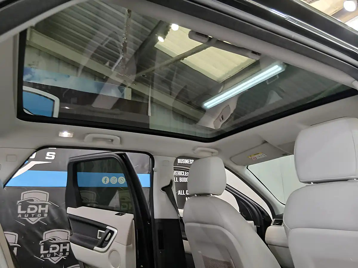 Used 2017 Land Rover Discovery Sport Hse Dynamic Lux Black - Interior and Exterior details 17