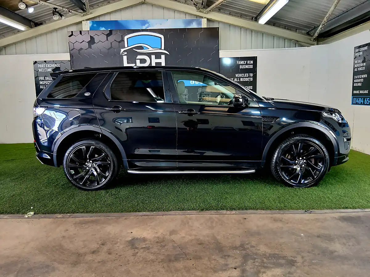 Used 2017 Land Rover Discovery Sport Hse Dynamic Lux Black - Interior and Exterior details 2