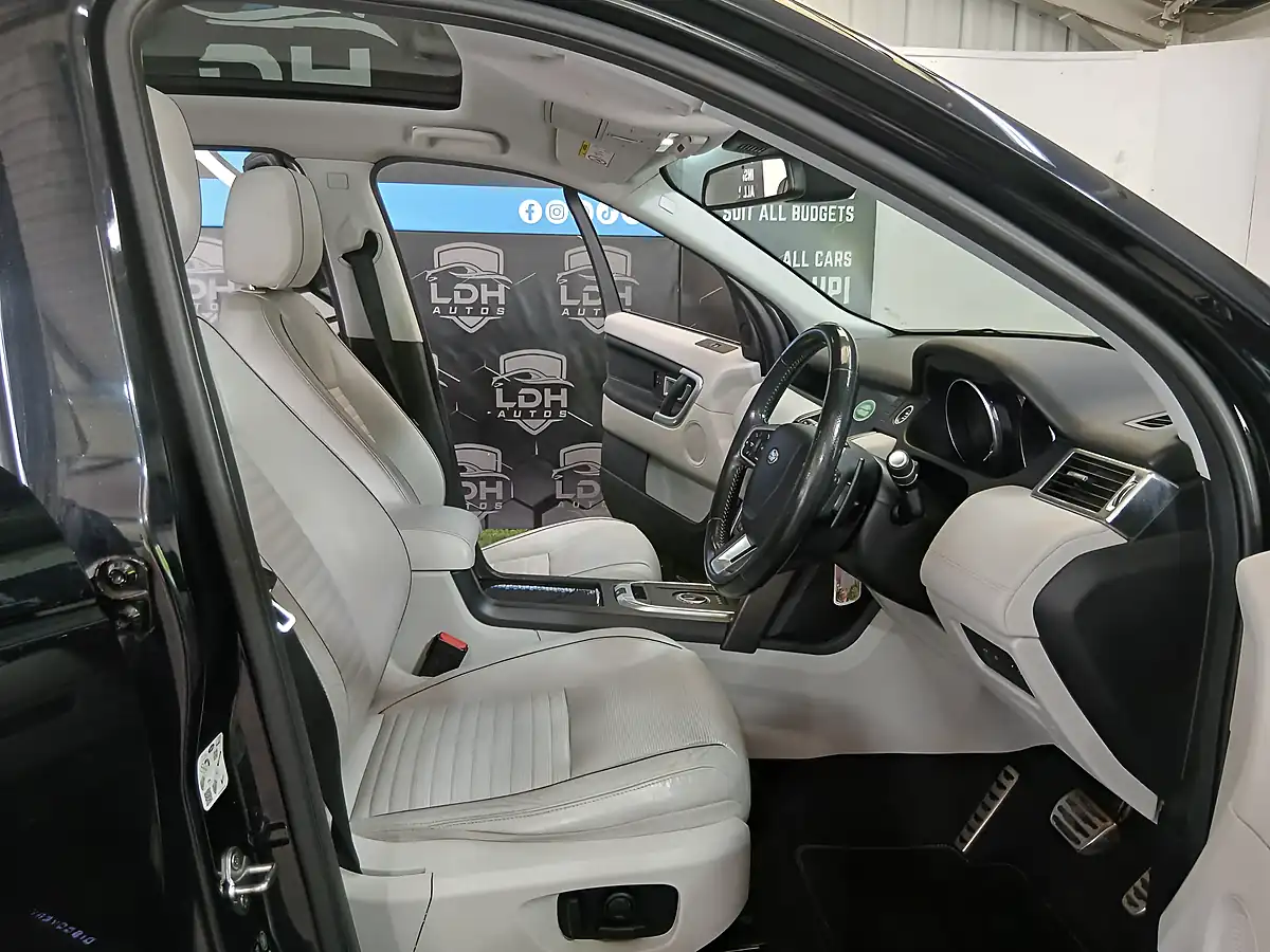 Used 2017 Land Rover Discovery Sport Hse Dynamic Lux Black - Interior and Exterior details 9