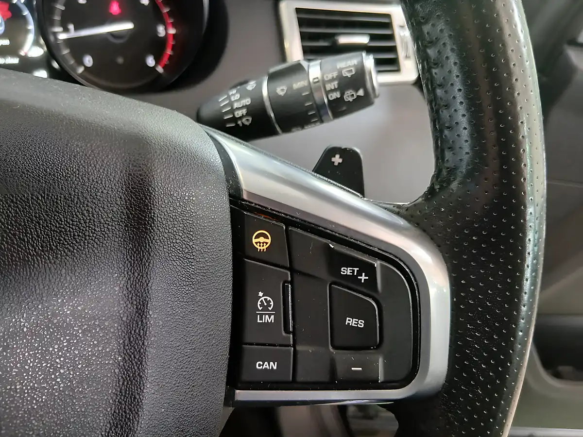 Used 2017 Land Rover Discovery Sport Hse Dynamic Lux Black - Interior and Exterior details 12
