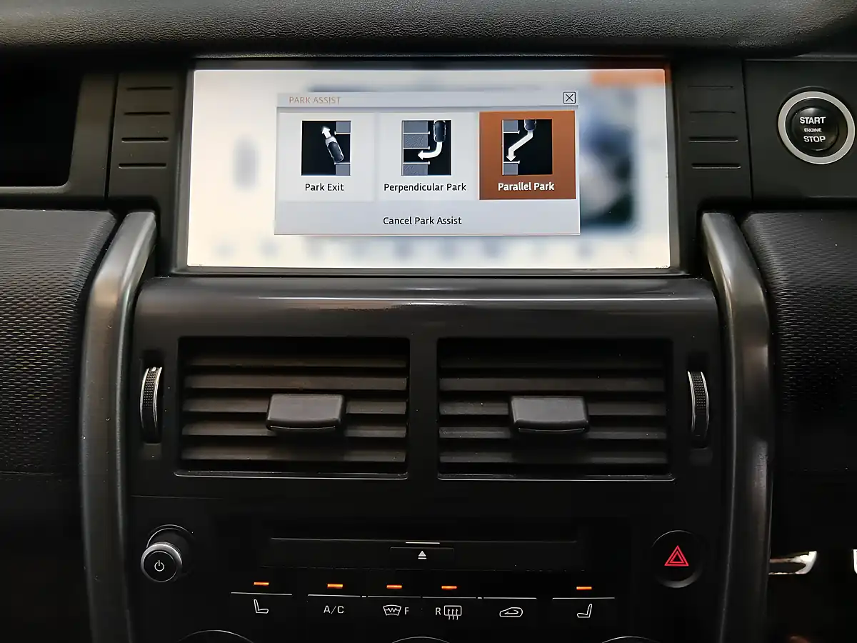 Used 2017 Land Rover Discovery Sport Hse Dynamic Lux Black - Interior and Exterior details 14