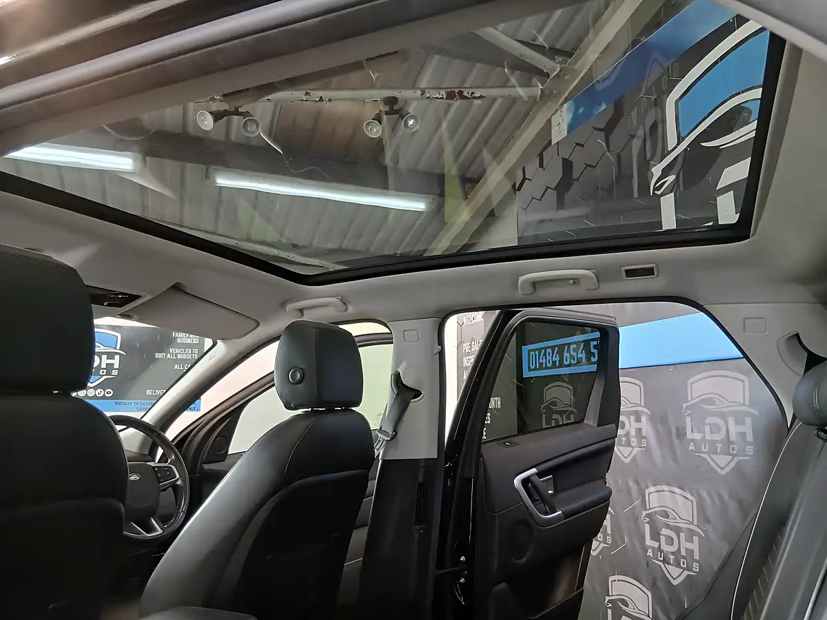 Used 2017 Land Rover Discovery Sport Hse Dynamic Lux Black - Interior and Exterior details 17