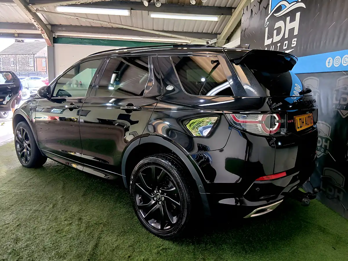 Used 2017 Land Rover Discovery Sport Hse Dynamic Lux Black - Interior and Exterior details 5