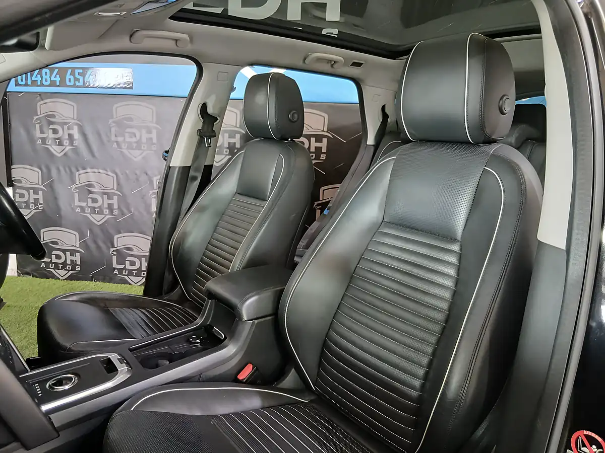 Used 2017 Land Rover Discovery Sport Hse Dynamic Lux Black - Interior and Exterior details 9
