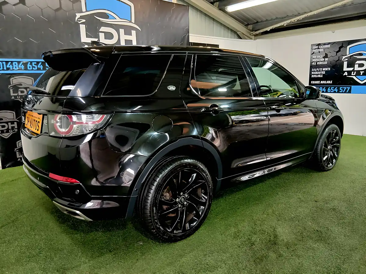 Used 2017 Land Rover Discovery Sport Hse Dynamic Lux Black - Interior and Exterior details 3