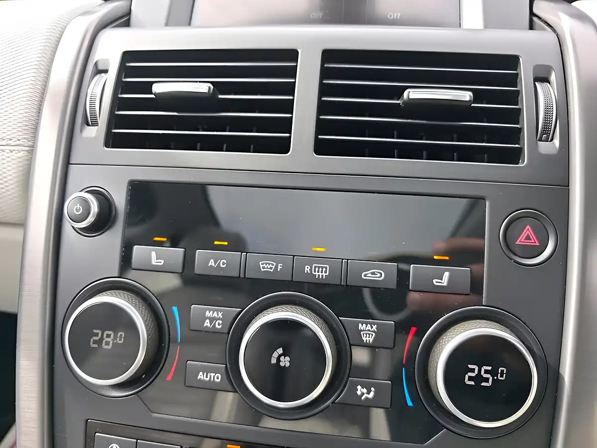 Used 2017 Land Rover Discovery Sport Hse Dynamic Lux Grey - Interior and Exterior details 12