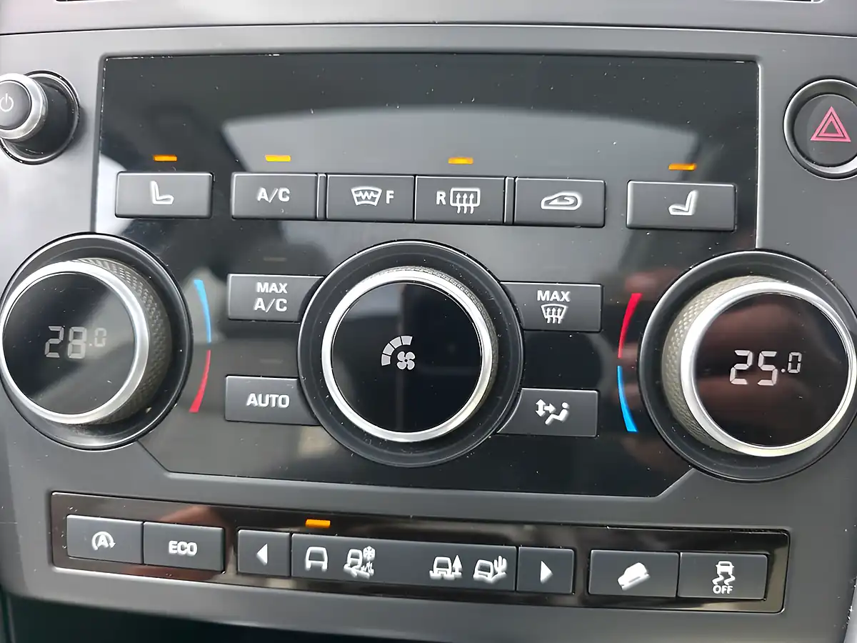 Used 2017 Land Rover Discovery Sport Hse Dynamic Lux Grey - Interior and Exterior details 13