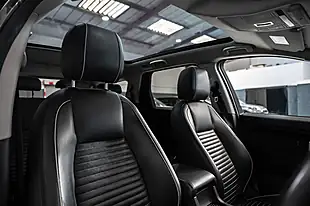 Used 2017 Land Rover Discovery Sport Hse Dynamic Lux Grey - Interior and Exterior details 10