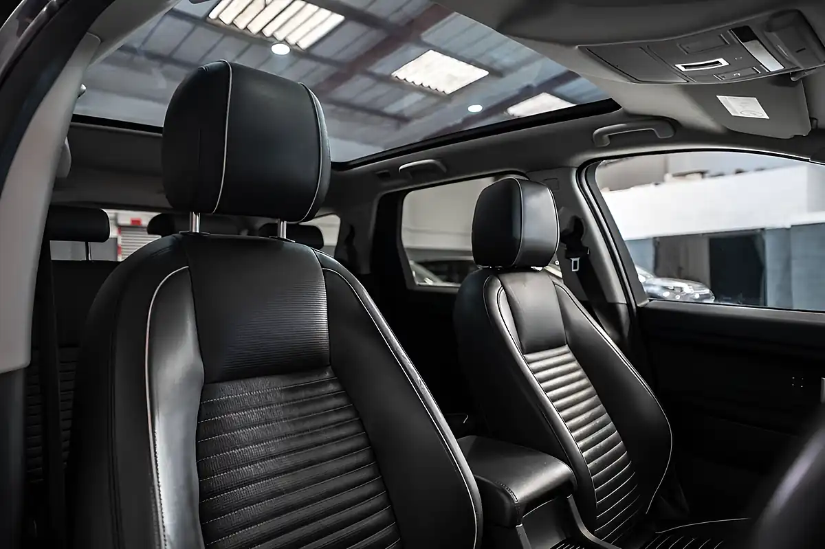 Used 2017 Land Rover Discovery Sport Hse Dynamic Lux Grey - Interior and Exterior details 10