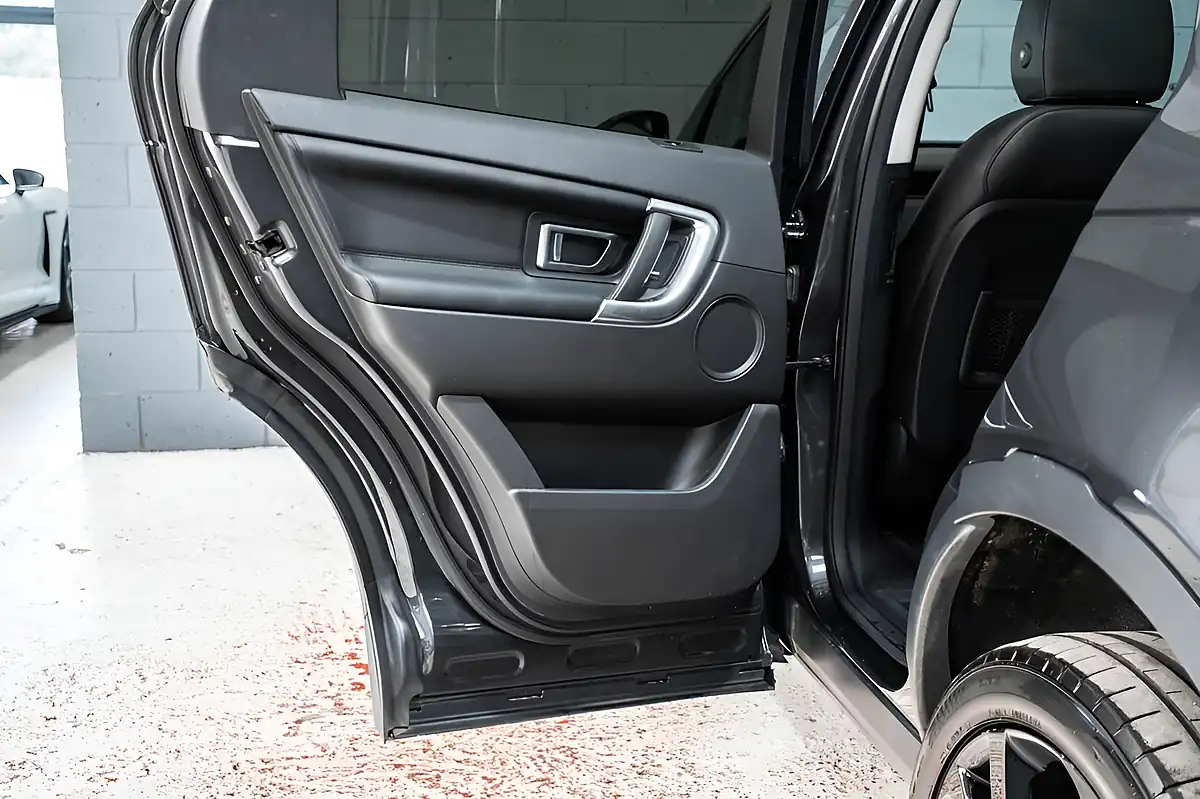 Used 2017 Land Rover Discovery Sport Hse Dynamic Lux Grey - Interior and Exterior details 12