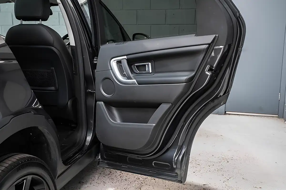 Used 2017 Land Rover Discovery Sport Hse Dynamic Lux Grey - Interior and Exterior details 13