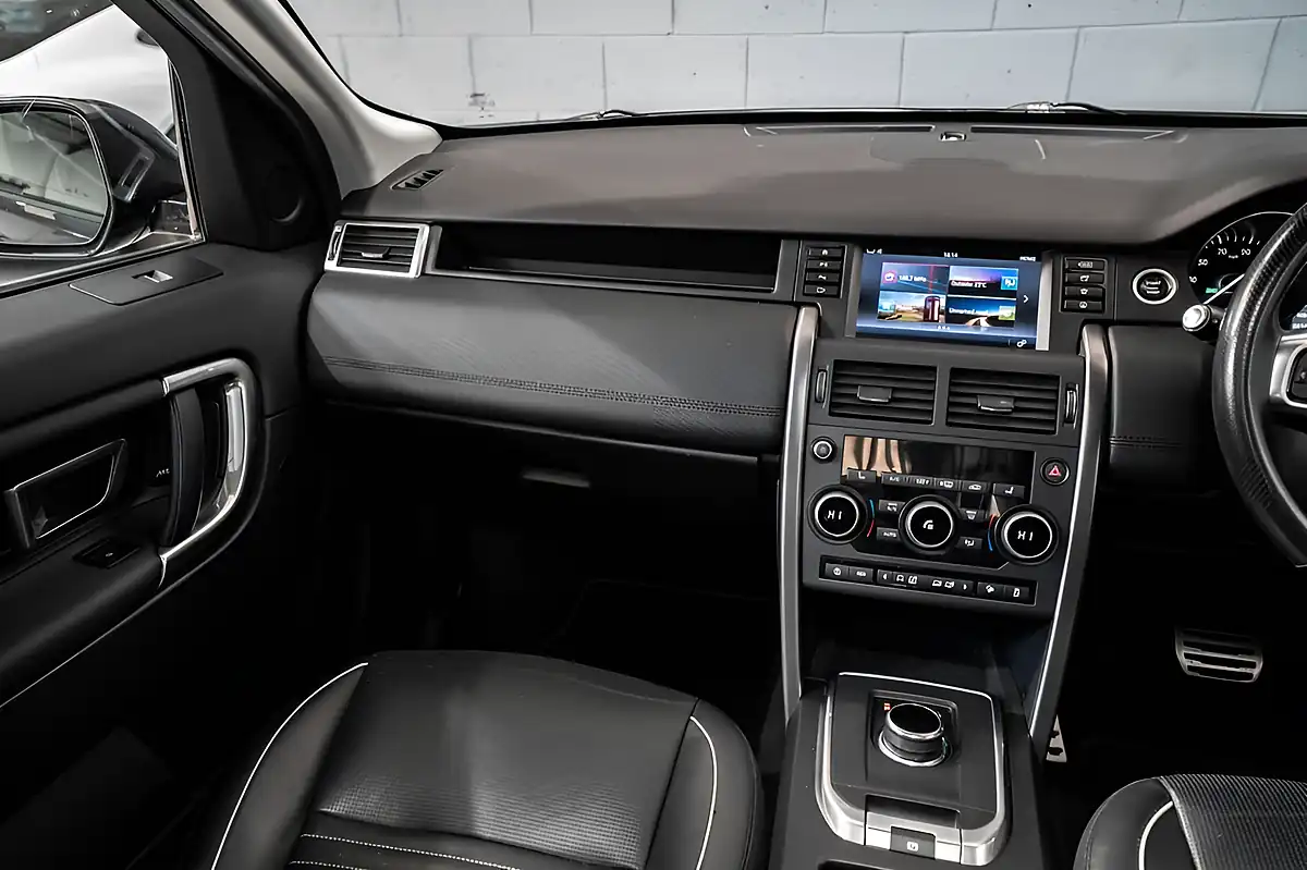 Used 2017 Land Rover Discovery Sport Hse Dynamic Lux Grey - Interior and Exterior details 14