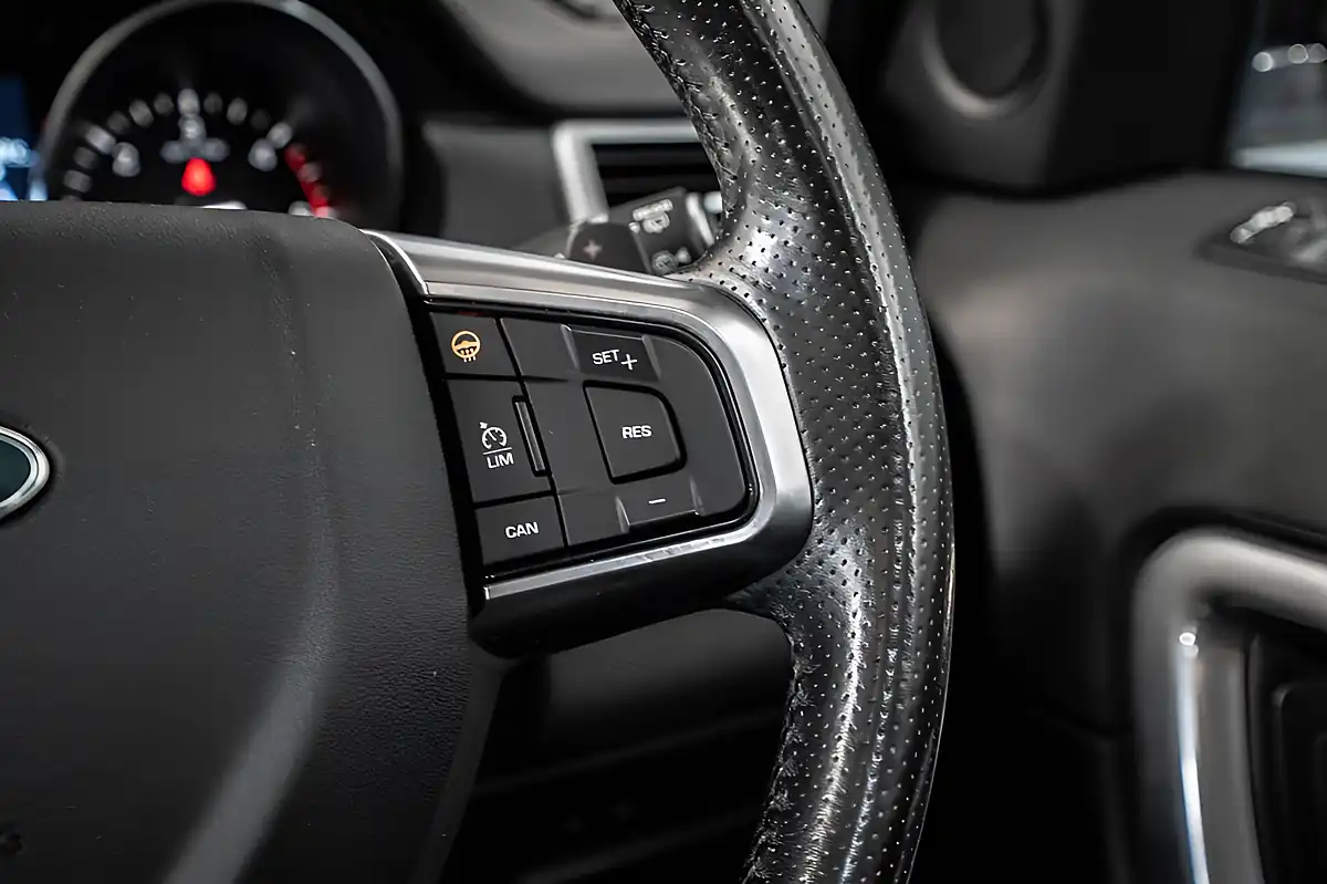 Used 2017 Land Rover Discovery Sport Hse Dynamic Lux Grey - Interior and Exterior details 15